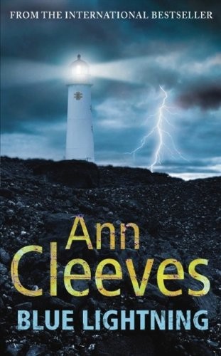 Ann Cleeves: Blue Lightning (Paperback, Macmillan and Co.)